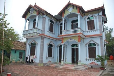 Người bới rác nhặt được 11 cây vàng - 1 Ngôi nhà to như biệt thự của một chủ đại lý thu mua rác