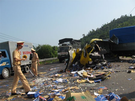 Hiện trường vụ tông xe liên hoàn (Ảnh: Hải Anh)