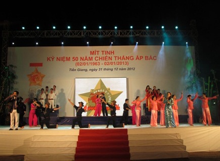 Long trọng kỷ niệm 50 năm chiến thắng Ấp Bắc - 1 Buổi lễ mít tinh kỷ niệm 50 năm chiến thắng Ấp Bắc