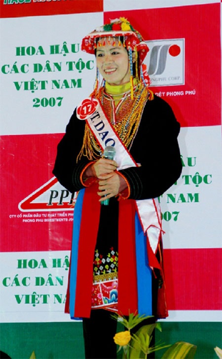 Lang thang miền gái đẹp - 2 Người đẹp Trịnh Thị Hương - top 10 hoa hậu các dân tộc Việt Nam 2007