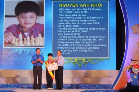 TPHCM: Tuyên duơng công dân trẻ tiêu biểu năm 2012 - 1 Gương mặt trẻ tiêu biểu nhỏ tuổi nhất - Nguyễn Anh Khôi
