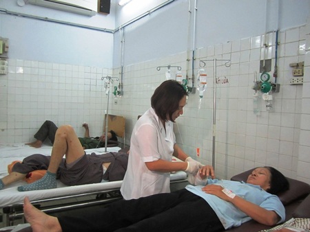 Nhiều nạn nhân vụ sập giàn giáo đang nguy kịch - 1 Nạn nhân Hà Thị Ngọc Yến bàng hoàng vì tai nạn xảy đến quá bất ngờ