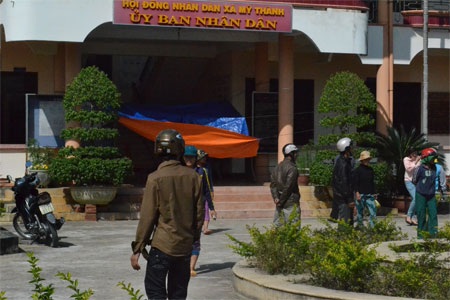 Gia đình đưa thi thể em Quân đến UBND xã, yêu cầu Công ty An Trường An phải thể hiện trách nhiệm