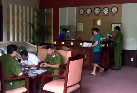 Khách sạn từng có 2 người tự tử lại xảy ra chết người - 1 Lực lượng chức năng làm rõ cái chết của anh C.