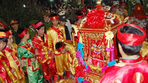 Ấn Đền Trần vừa phát đã hết - "phe ấn" lộng hành - 1 Cơ quan chức năng hết sức để bảo vệ kiệu