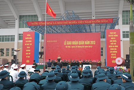 Thanh niên Thủ đô hăng hái lên đường nhập ngũ - 4 Lễ giao quân đợt 1-2013 tại quận Ba Đình.