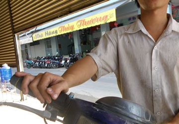 Tay sáu ngón không được lái xe - 1 Tay sáu ngón không được lái xe