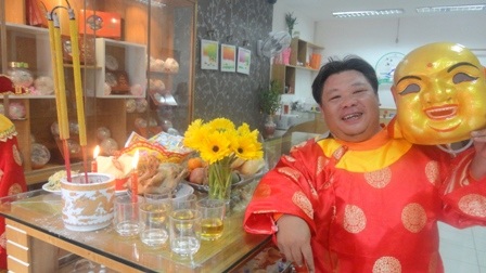 Giới kinh doanh nhộn nhịp cúng vía thần tài - 2 Giới kinh doanh nhộn nhịp cúng vía thần tài