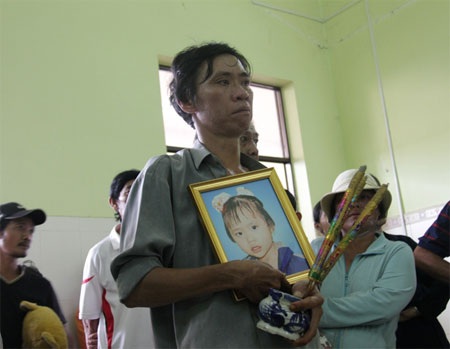 Ba bé gái chết đuối thương tâm