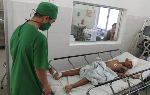 Cháu Nguyễn Xuân Nghiêm vừa được các bác sĩ bệnh viện 121 phẫu thuật ca chấn thương sọ não.