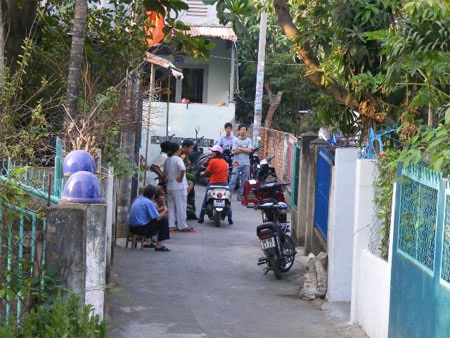 Giận chồng, vợ treo cổ tự vẫn - 1 Ngôi nhà nơi xảy ra sự việc