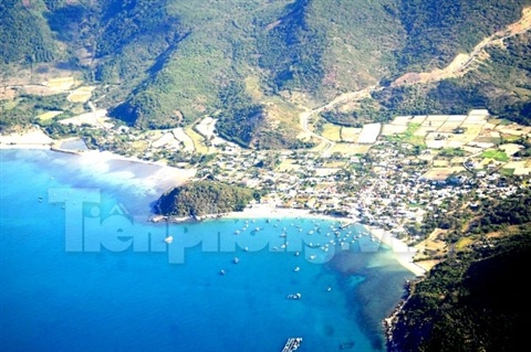 Mê hồn biển đảo Việt dưới cánh bay - 10 Một thị trấn ven biển Phú Yên.