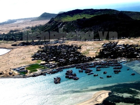 Mê hồn biển đảo Việt dưới cánh bay - 7 Một góc đảo Lý Sơn - Quảng Ngãi.