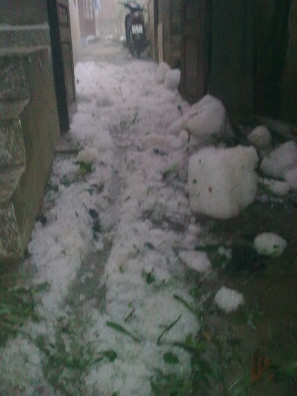 Ba trận mưa đá liên tiếp rơi xuống Lào Cai