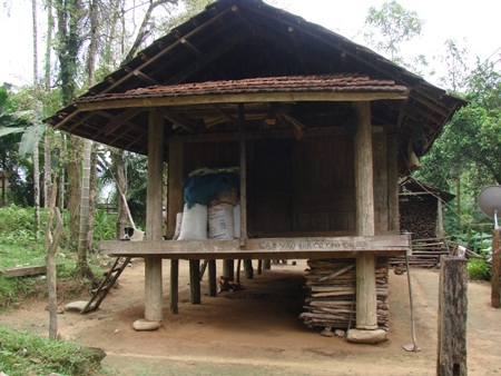 Thôn Làng Rêu với những ngôi nhà vắng chủ