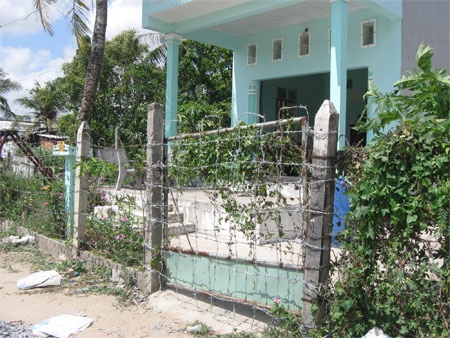 Cổng nhà ông Giang bị rào kín suốt từ Tết Nguyên đán đến nay