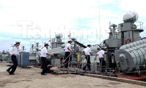 Báo động, khẩn trương vào vị trí chiến đấu.