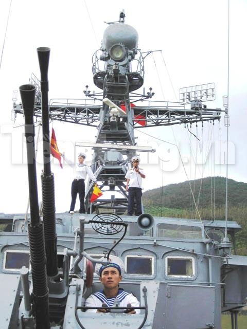 Sẵn sàng chiến đấu giữ vững chủ quyền thiêng liêng của Tổ quốc.