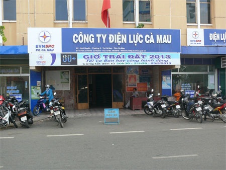 Giám đốc Điện lực “biến” cả gia đình thành nhân viên để đi du lịch? - 1 Giám đốc Điện lực “biến” cả gia đình thành nhân viên để đi du lịch?