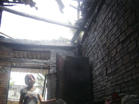 Người phụ nữ ốm nặng thoát nạn trong căn nhà phát hỏa