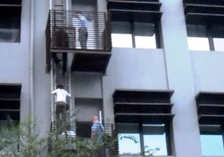 Sơ tán khẩn cấp người dân trong tòa nhà