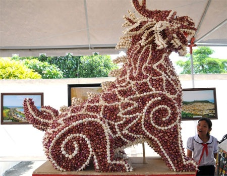 Khai mạc Lễ khao lề thế lính Hoàng Sa - 6 Phụng, Lân làm từ tỏi và hành