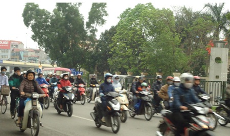 Rét bất chợt đầu tháng tư khiến nhiều người bối rối