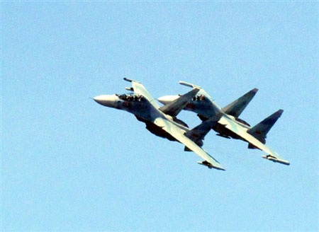 Máy bay SU30 tuần tra tại Trường Sa - 2 Hai chiếc SU30 đã bay lượn nhiều vòng quanh đảo Song Tử Tây.