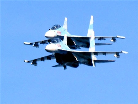 Máy bay SU30 tuần tra tại Trường Sa - 4 Hai chiếc SU30 đã bay lượn nhiều vòng quanh đảo Song Tử Tây.