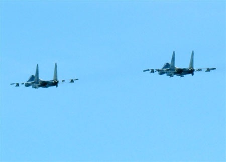 Máy bay SU30 tuần tra tại Trường Sa - 6 Hai chiếc SU30 đã bay lượn nhiều vòng quanh đảo Song Tử Tây.