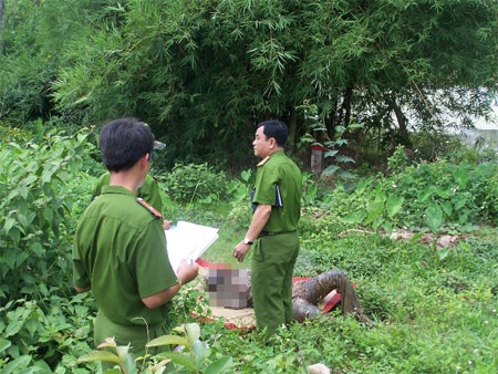 Phát hiện xác người đàn ông dưới cống thoát nước - 1 Phát hiện xác người đàn ông dưới cống thoát nước