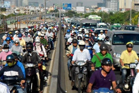 Các vụ va chạm thường gây ùn tắc trên cầu