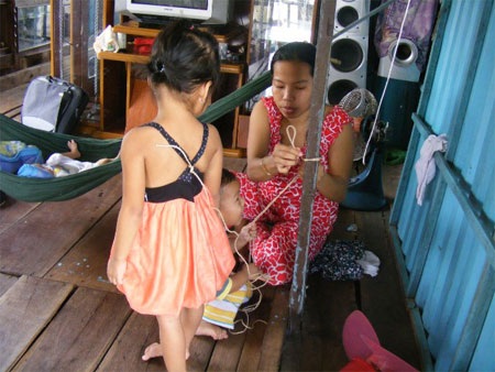 Những đứa trẻ ngày ngày bị trói vào mạn thuyền - 3 Những đứa trẻ ngày ngày bị trói vào mạn thuyền