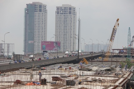 Các vụ va chạm thường gây ùn tắc trên cầu