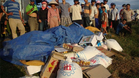 Tài xế ô tô mải giấu hàng, bỏ mặc nạn nhân tử vong - 2 Tài xế ô tô mải giấu hàng, bỏ mặc nạn nhân tử vong