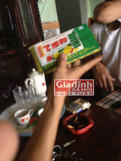 Hóa chất xuất xứ từ Trung Quốc được pha trộn để tiên vào quả mít (Ảnh: Kha Sinh)