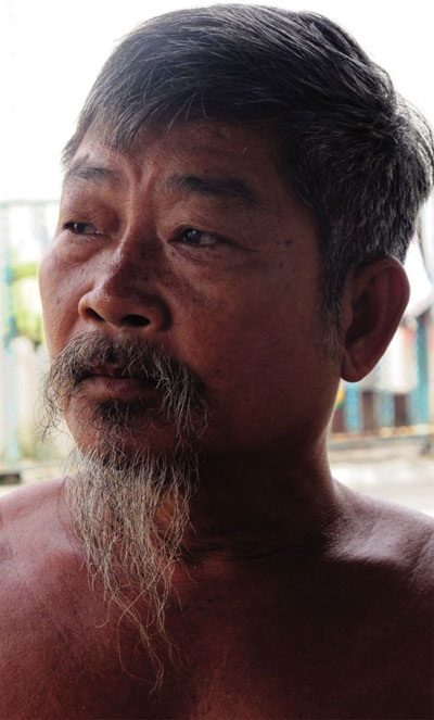 Dị nhân Sài Gòn “mình đồng da sắt” 66 năm không mặc áo - 2 Ông Lữ Tấn Hồng.