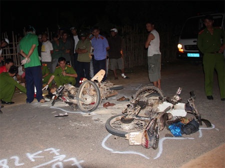 Vừa từ quán nhậu lao ra, bị tông tử vong - 3 (Ảnh: Hoàng Thanh)