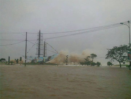 Hải Phòng ngập nặng sau bão - 8 Thu Hằng