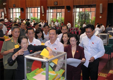 Ảnh tuần qua: Tai nạn nghiêm trọng, nguyên nhân trên trời