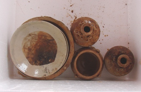 Những cổ vật còn nguyên vẹn sẽ được cho vào thùng xốp, dán kín để bảo đảm an toàn