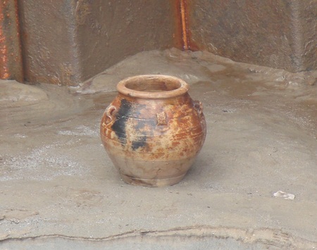 Một trong những cổ vật đầu tiên được tìm thấy