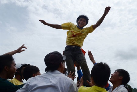 Ấn tượng trường đua ngựa của những chàng nông dân vùng cao - 10 Niềm vui của nhà vô địch.