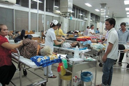 Thuốc diệt cỏ cực độc bán tràn lan - 1 Nhiều ca ngộ độc được đưa vào cấp cứu tại BV Chợ Rẫy, TPHCM
