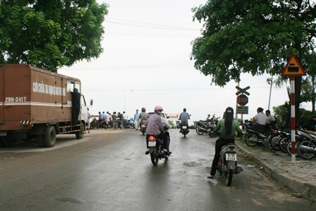 Lật tàu ở Hải Dương: “Tiếc” một barie, bao nhiêu người mất mạng