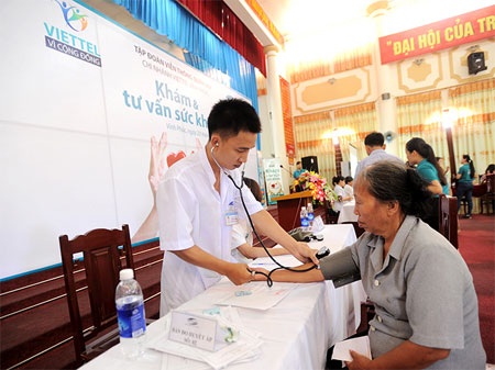 Viettel chăm sóc người có công với cách mạng tại Vĩnh Phúc