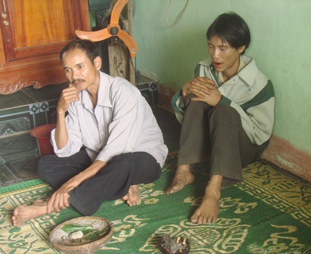 Thông tin về “người rừng”: “Muốn nói gì thì đưa tiền đây” - 1 Thông tin về “người rừng”: “Muốn nói gì thì đưa tiền đây”