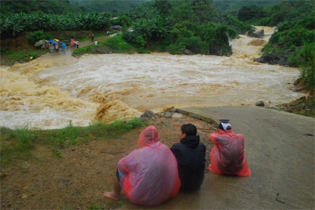 Ngầm qua suối Ngòi Đum, nơi anh Tuấn bị lũ ống cuốn trôi mất tích
