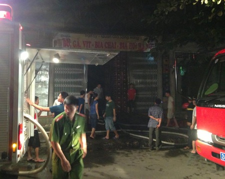 Cháy rụi kho bia nhà hàng lớn nhất thành phố Lào Cai - 2 Kho bia bị thiêu rụi