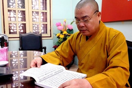 Hóa vàng dịp lễ Vu Lan: “Mua tiền giả để đốt thật lãng phí và vô nghĩa!” - 1 Hòa thượng Thích Thanh Nhiễu